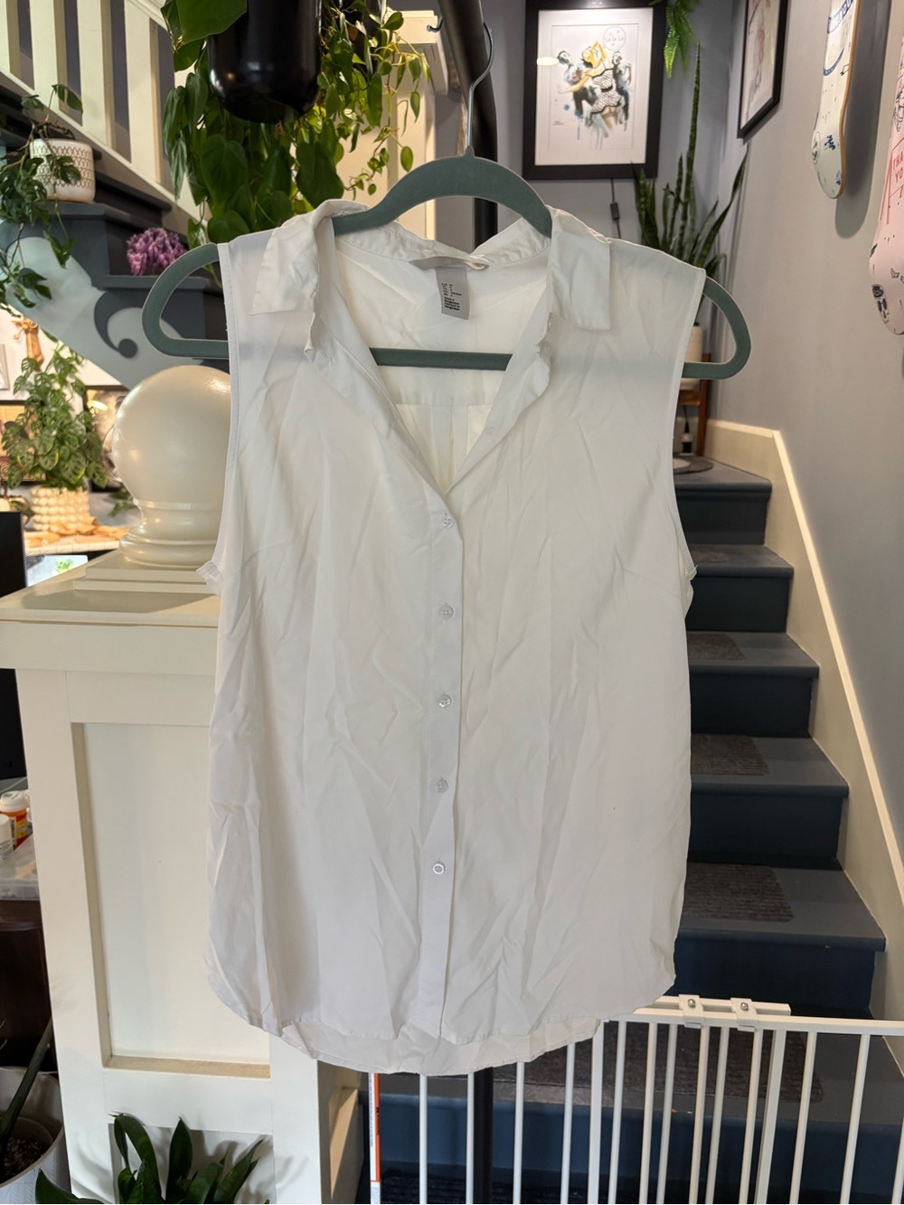 H&M White Sleeveless Button-Down Top
